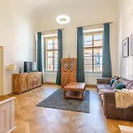 Hotel apartamentowy Celetna - Old Town Praga